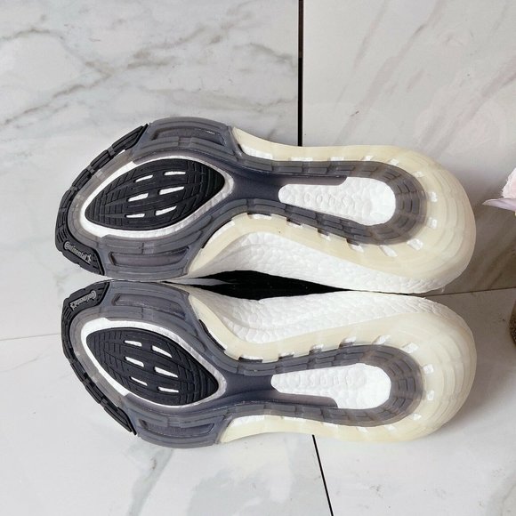 Adidas UltraBoost 21 Womens Sneaker Running Shoe Black Cloud White FY0402 US 11 - Picture 10 of 11